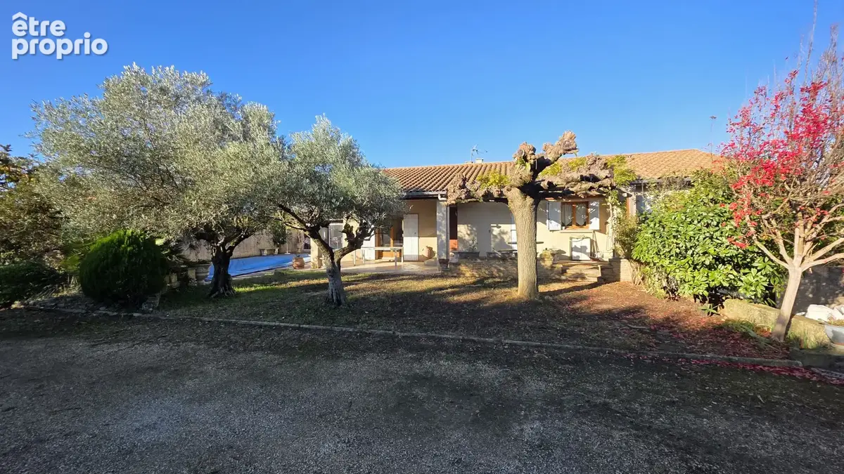 Maison avec piscine, sous-sol complet et double garage. - photo 14
