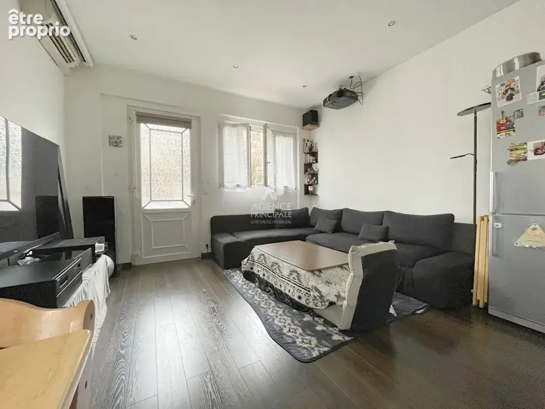 VIROFLAY - Maison de 3 pièces avec petite cour extérieure. - photo 2