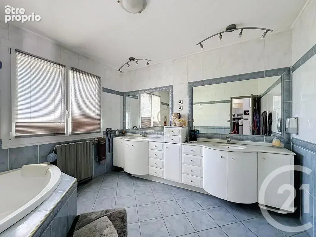 Maison 4 pièces 131 m² à vendre à Grigny (69520) - photo 13