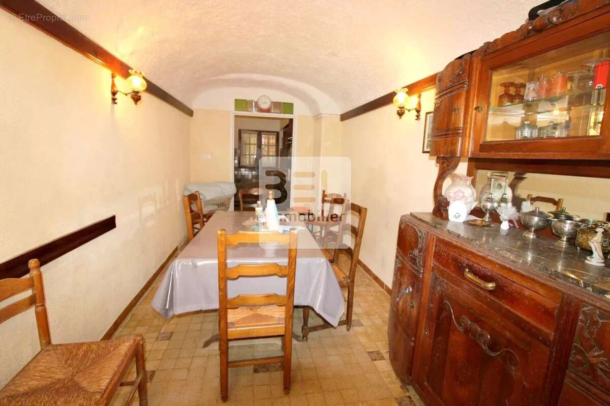 Appartement à BAGNOLS-SUR-CEZE
