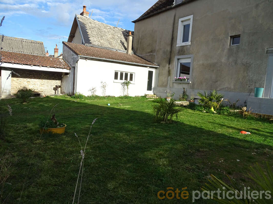 Vend maison meublée avec garage et jardin à Lignières - photo 5