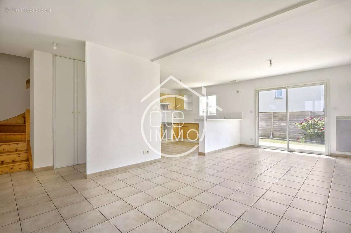 Maison à SAINT-QUENTIN-DE-BARON