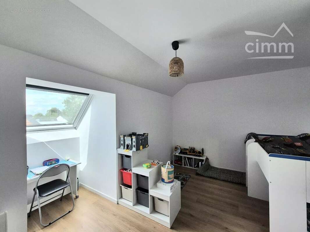 VINEUIL (41350) – Maison contemporaine de 140 m² – 5 chambres – Terrain clos – Domotique – Proche écoles - photo 12