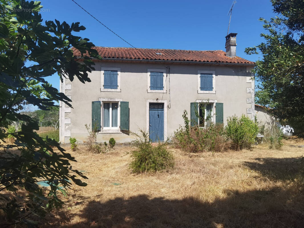 Maison à CHASSENEUIL-SUR-BONNIEURE
