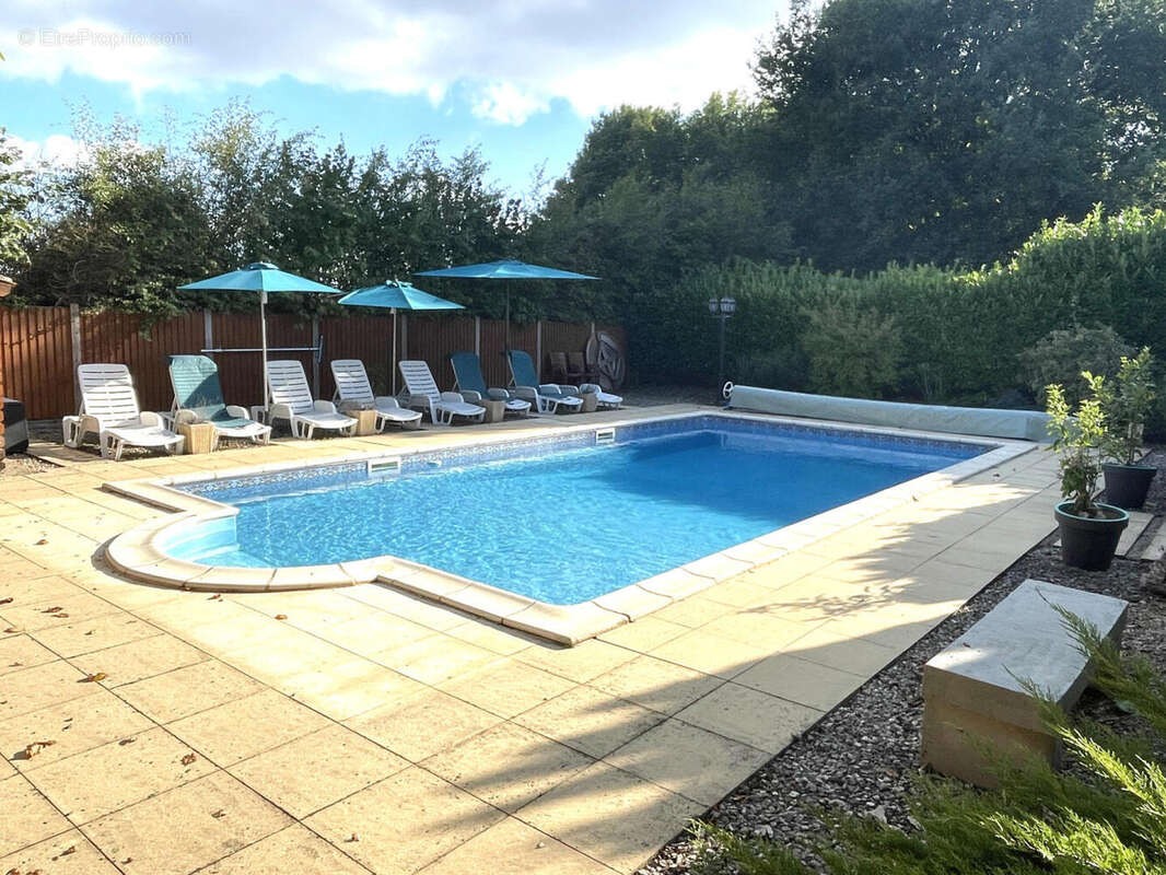 PISCINE - Maison à LORIGNE