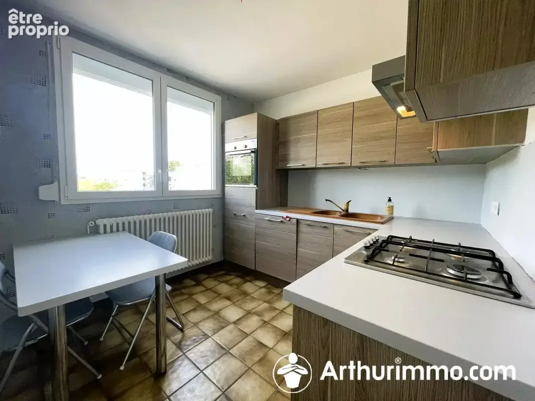 Bon compromis entre maison et appartement, F4, 95m², terrasse et terrain privatif ! - photo 2
