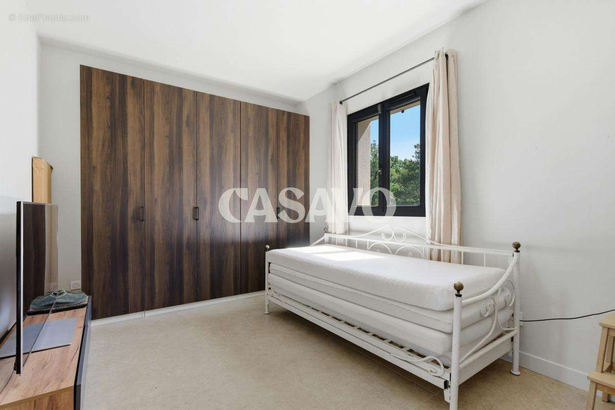 Vente Maison 5 pièces de 180m² - 13760 Saint-Cannat - photo 17