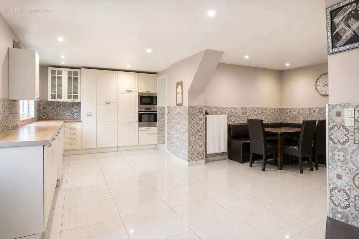 Immeuble rénové avec 3 appartements à Mulhouse - photo 4