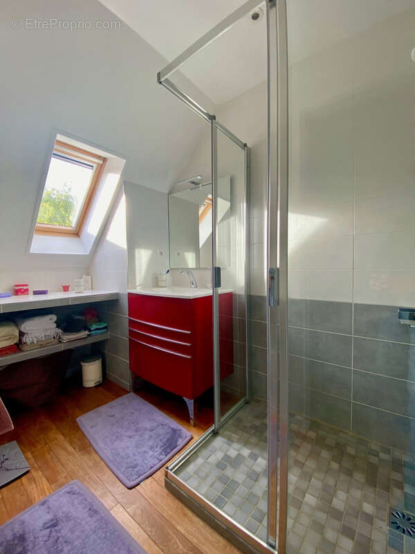 Maison à LA QUEUE-LES-YVELINES