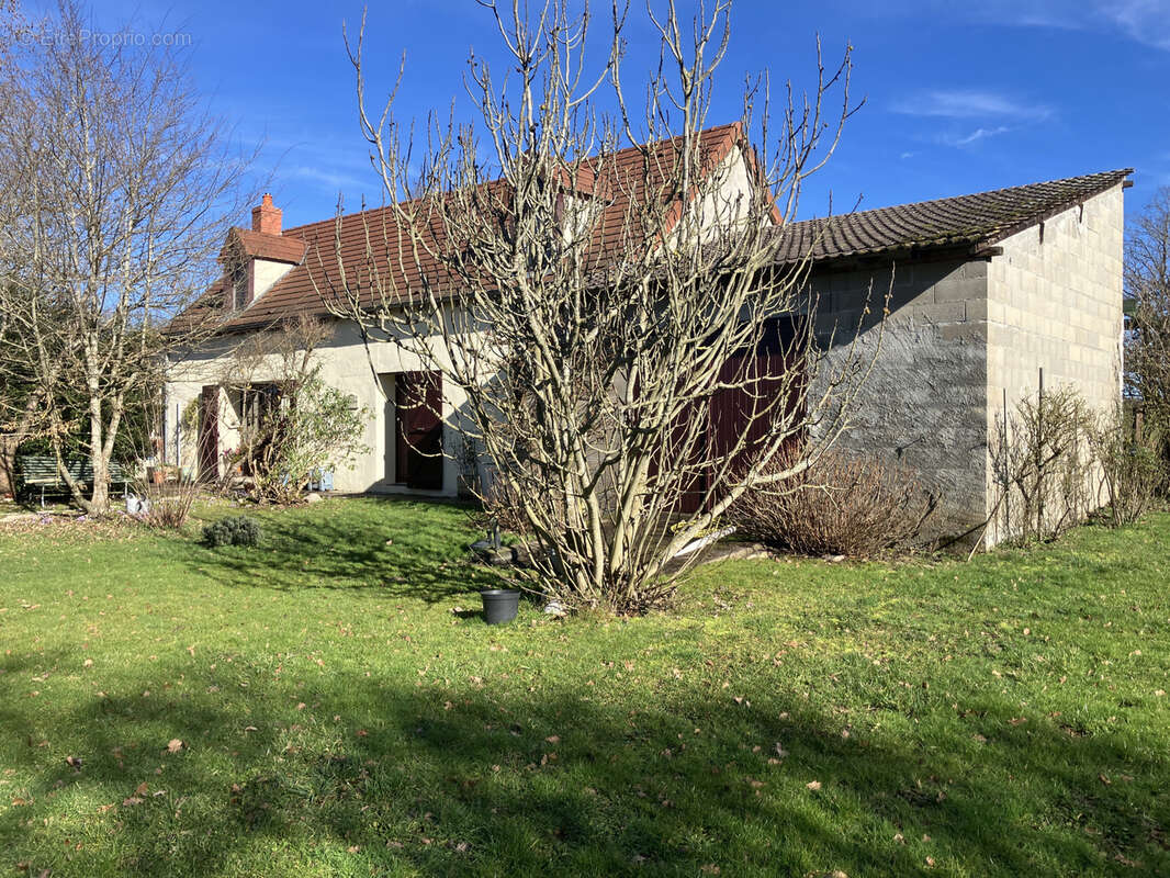 Maison à LURCY-LEVIS