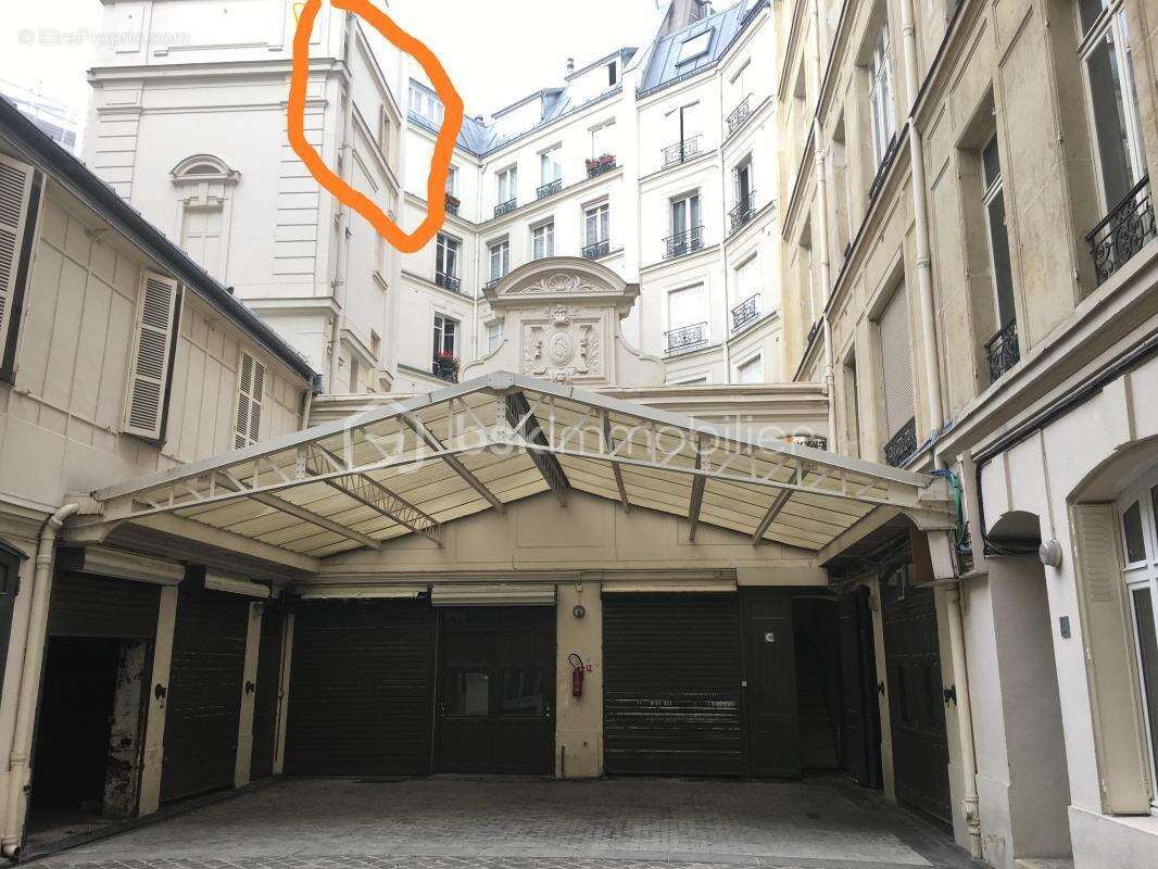 Appartement à PARIS-8E