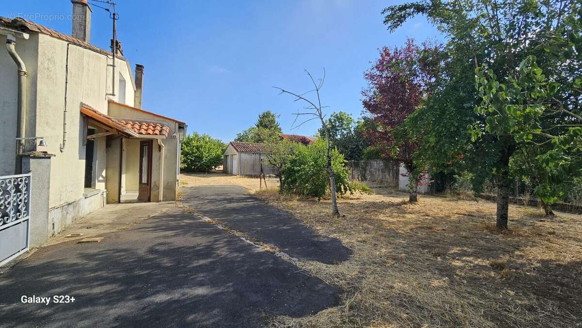 Maison 83 m² à Beauvoir-Sur-Niort  - photo 3