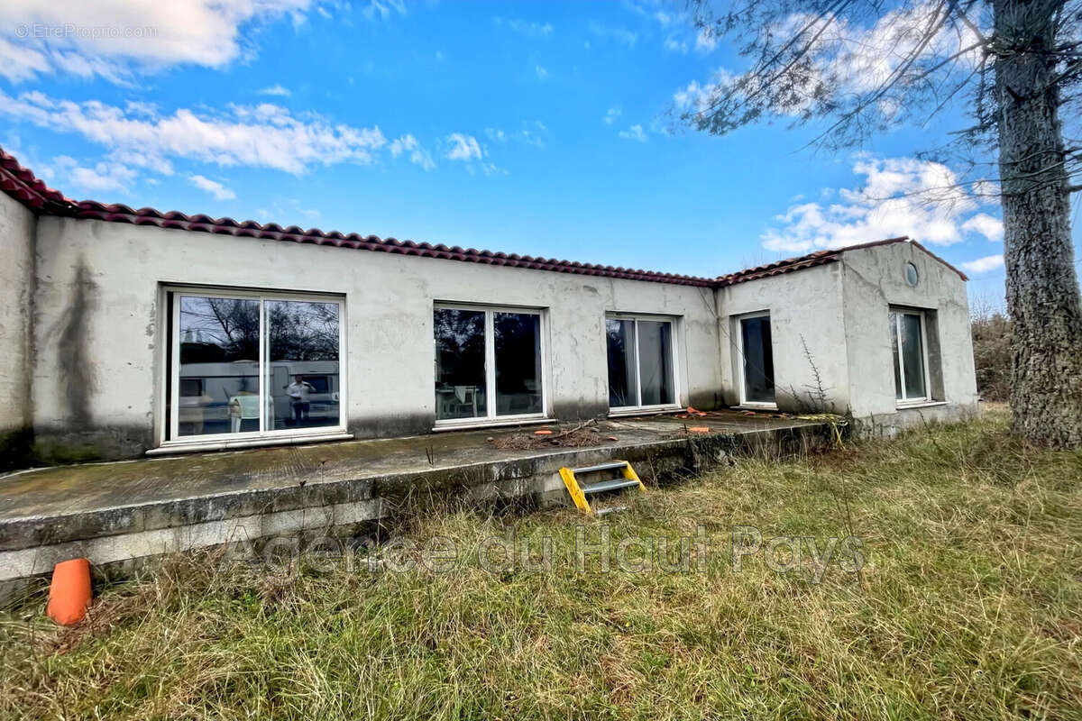 Maison à SAINT-CEZAIRE-SUR-SIAGNE