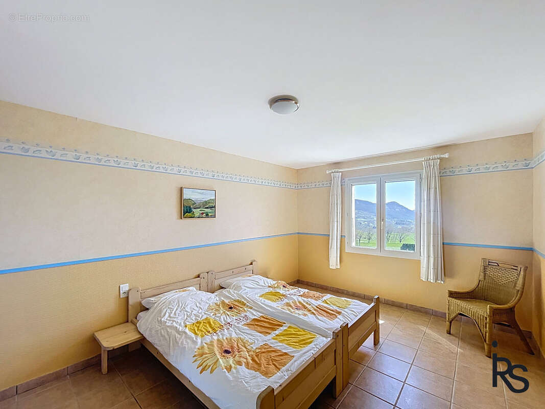 Maison à SAINT-ETIENNE-DE-BOULOGNE