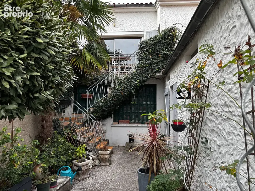 Au coeur du bourg historique, maison de 106 m² avec garage et cour privative - photo 3