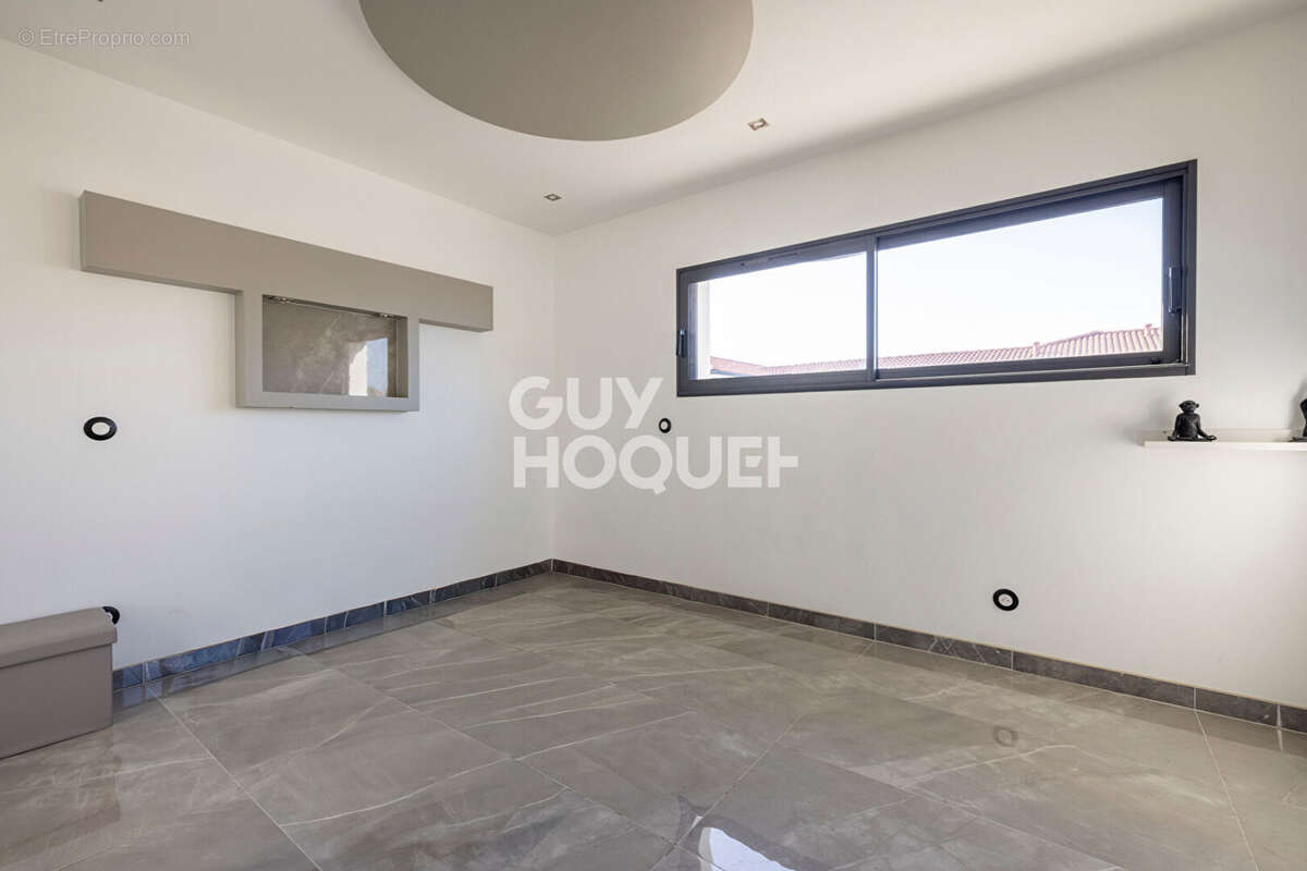 Villa de 210m² à Cellule - photo 13
