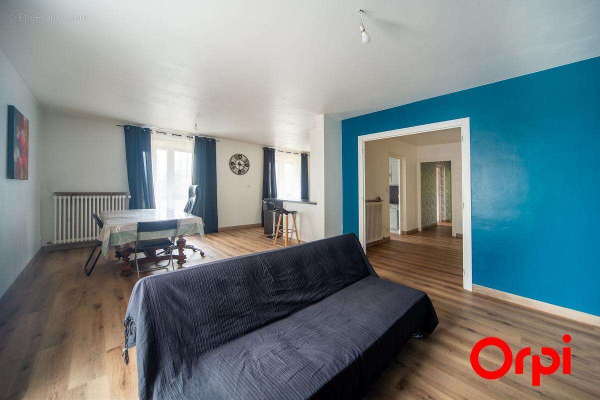 Maison à VARENNES-LES-MACON