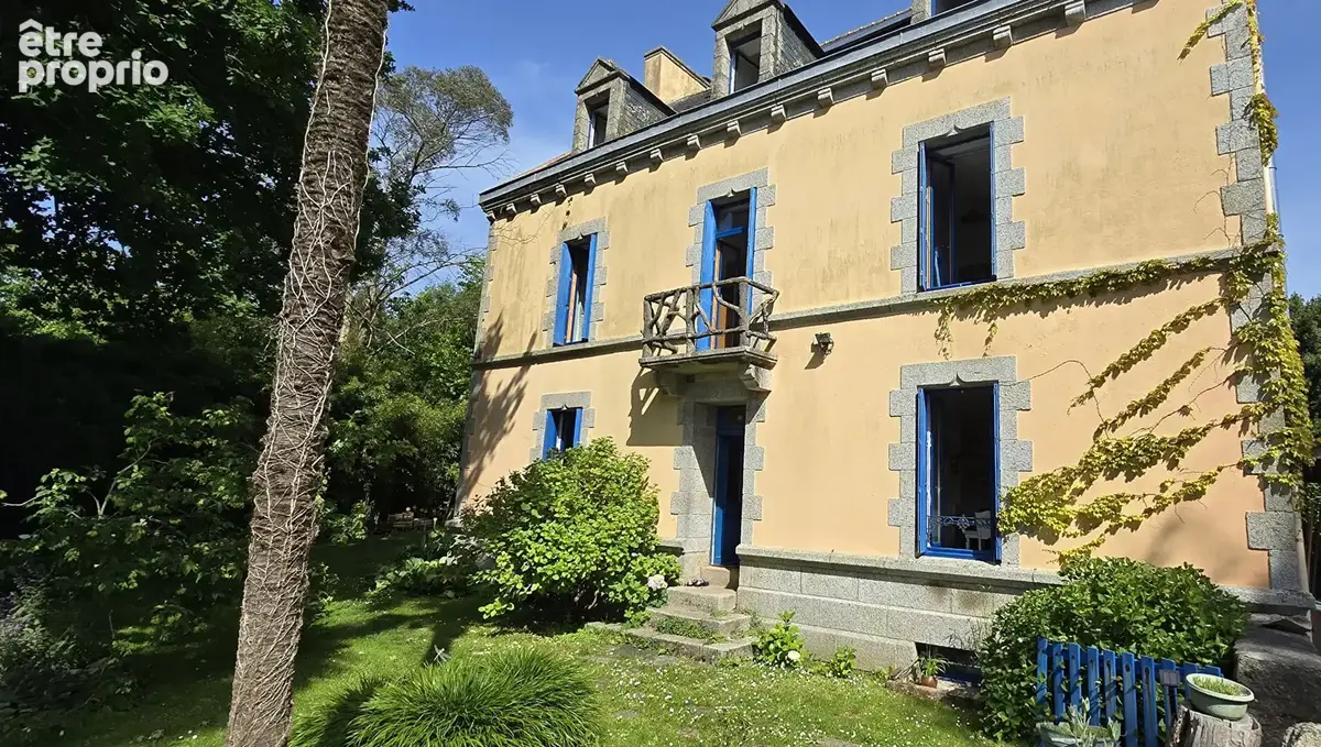 A vendre à Concarneau Maison de Maitre de 295 m² à 8 min du centre ville dans un cadre de vie idyllique ! - photo 1