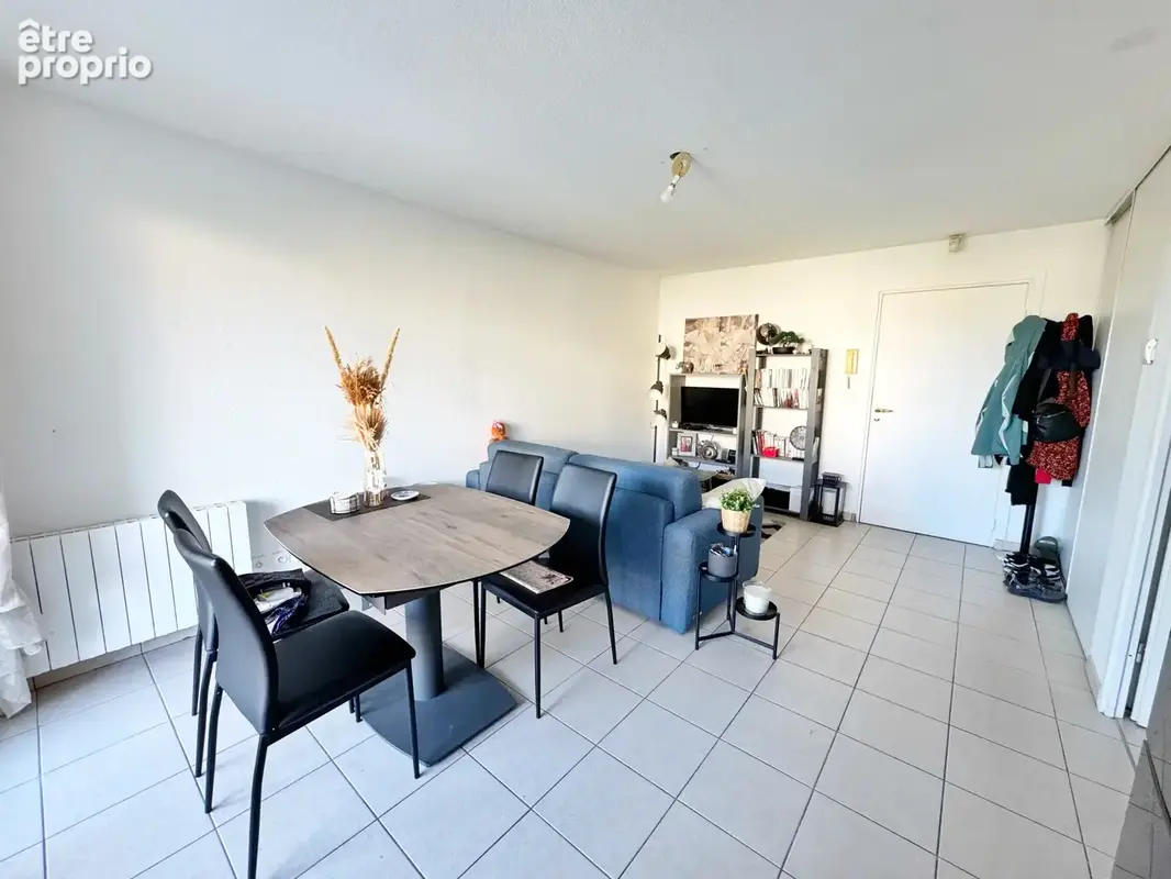 T2 avec balcon, piscine collective et deux places de stationnement   Résidence Les Hauts de Grigny - photo 3