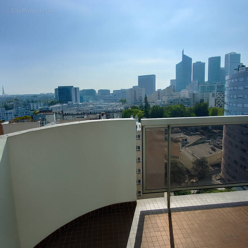Appartement à COURBEVOIE