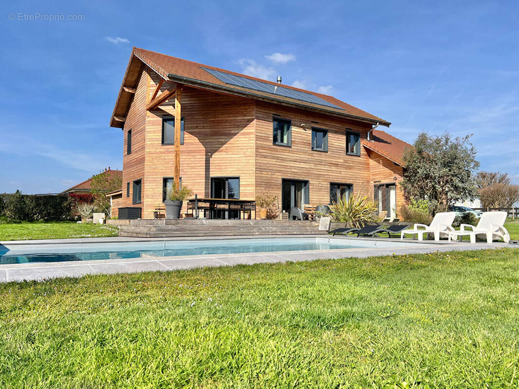 Maison à LA TOUR-DU-PIN