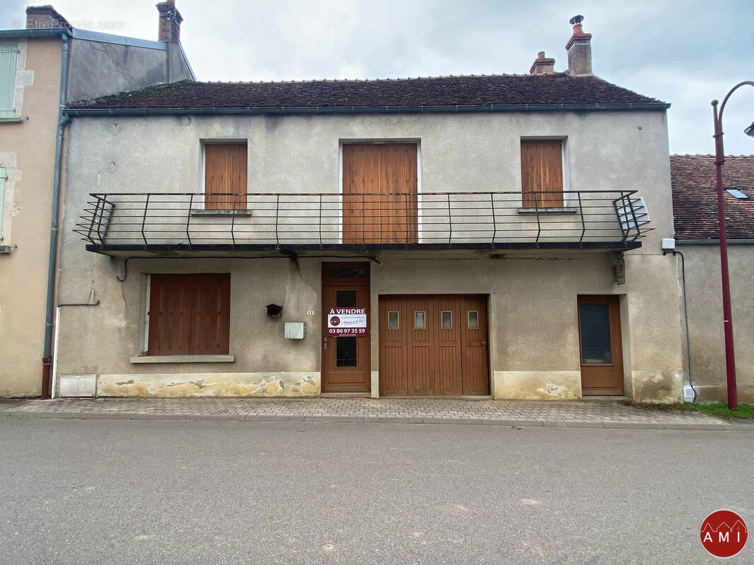 Maison à GENAY