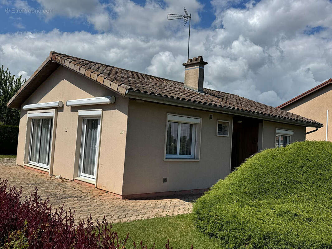 Maison à MEZERIAT