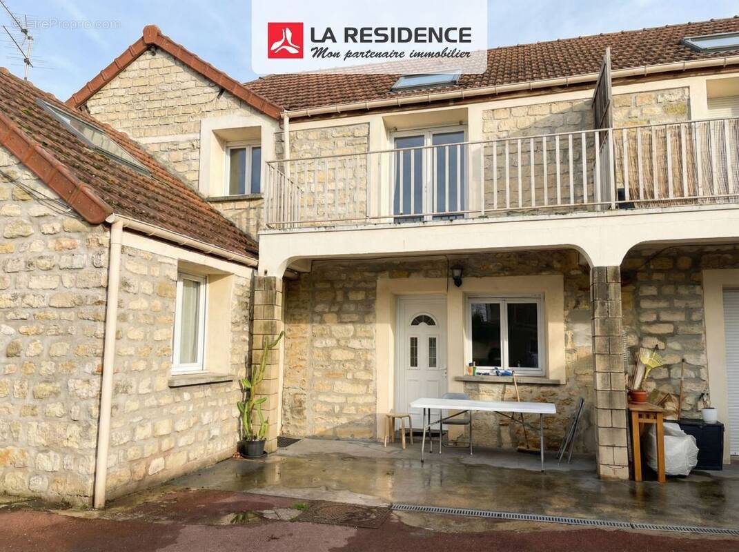 Appartement à MAURECOURT