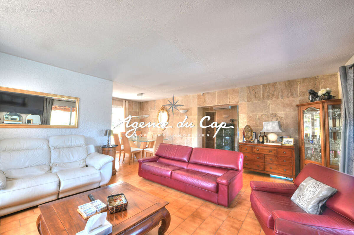 Maison à ROQUEBRUNE-SUR-ARGENS