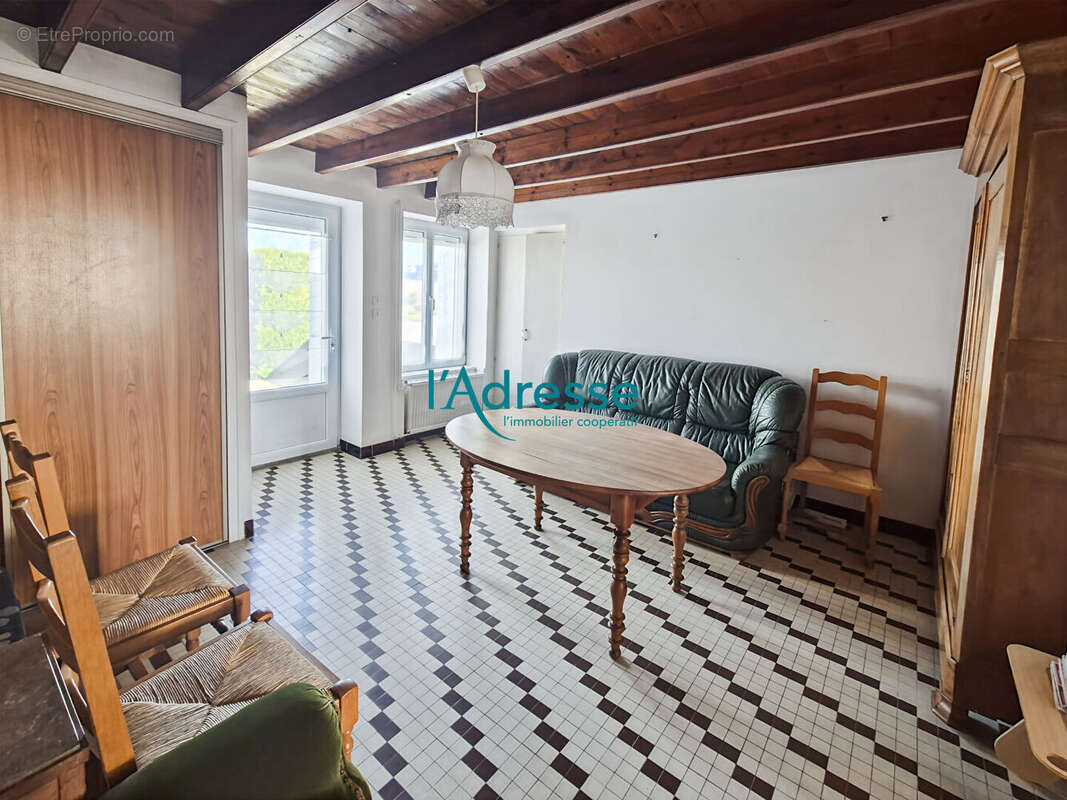 Maison à MONTREVAULT