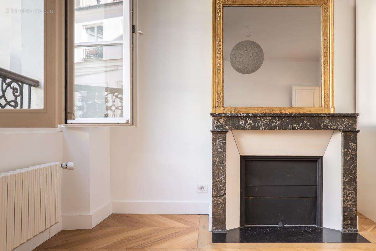 Appartement à PARIS-1E