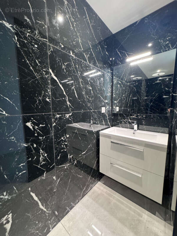 Maison à CHARMES-SUR-RHONE