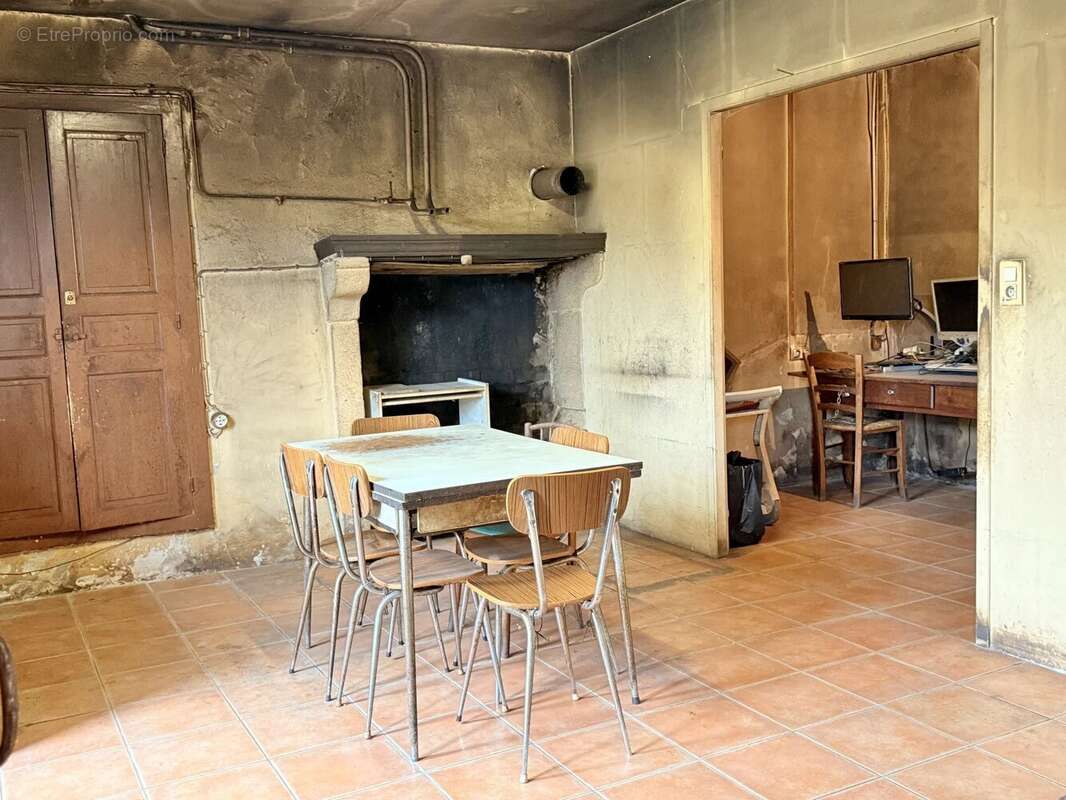 Maison à potentiel avec grange, proche de Brigueuil - photo 6