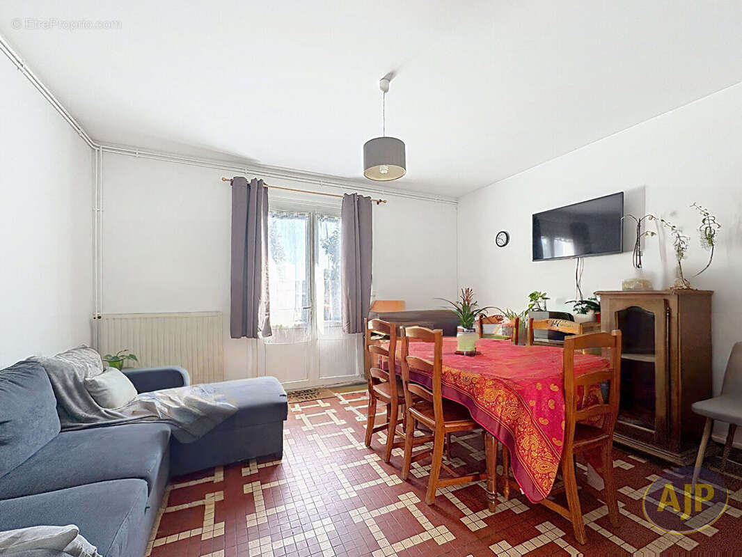 LUCON CENTRE - Maison 2 chambres - 65 m² - photo 2