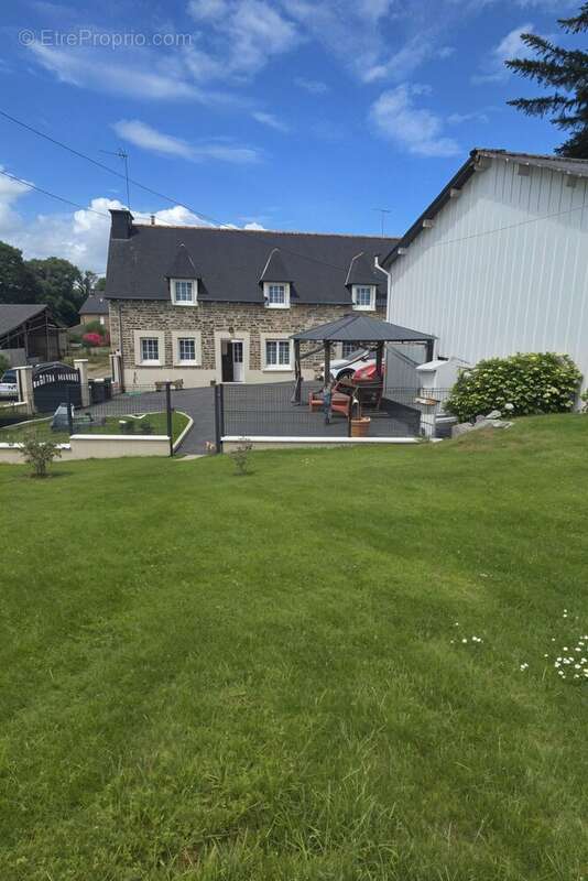 Maison à LAURENAN