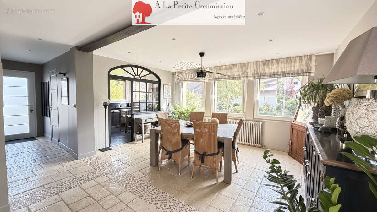 Maison 151 m² à Luisant  - photo 2