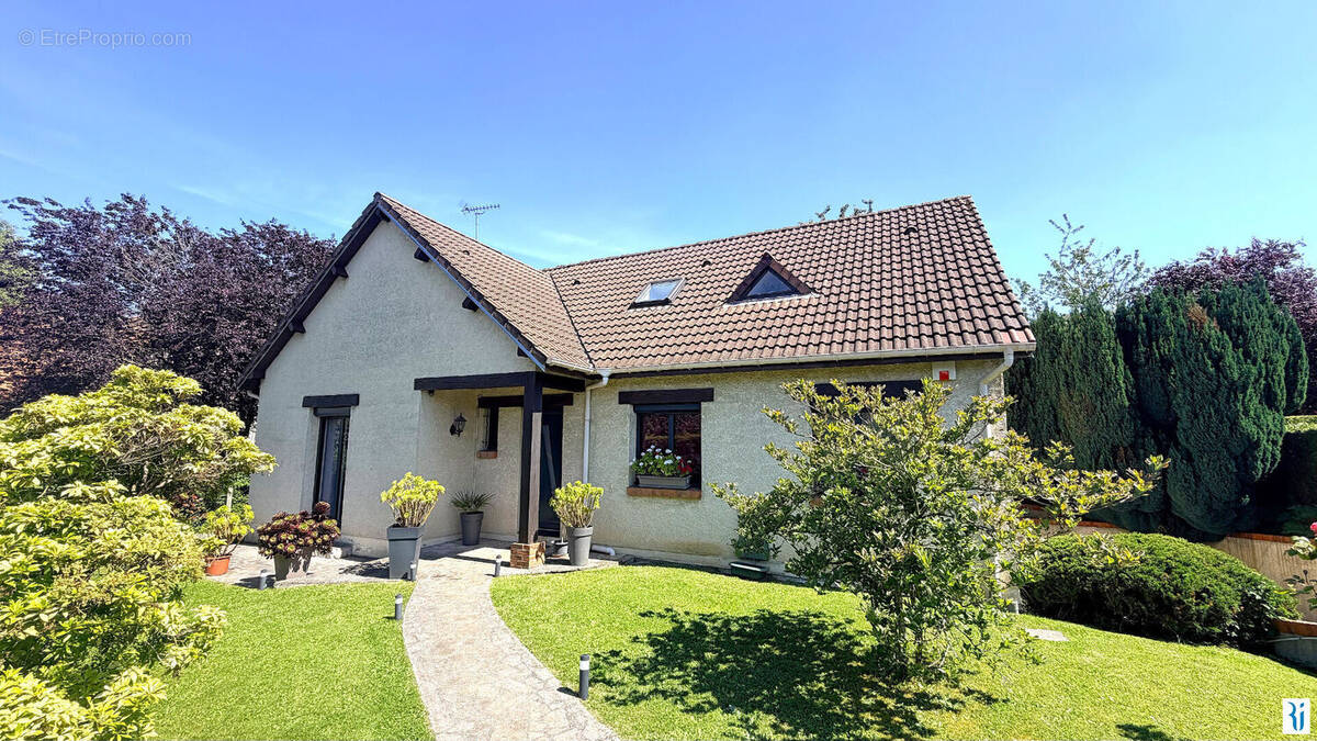 Maison à LE MESNIL-ESNARD