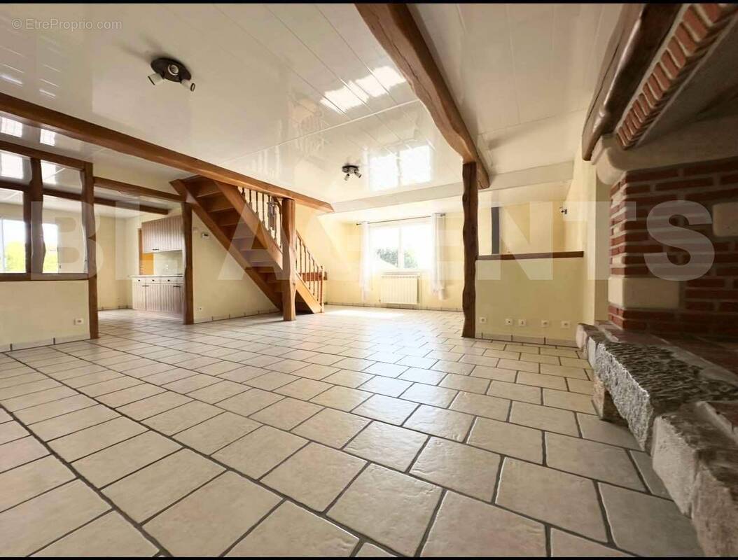 Messenger_creation_1C86A7D9-D064-4039-8F41-D35D900C15C5 - Maison à DIEPPE