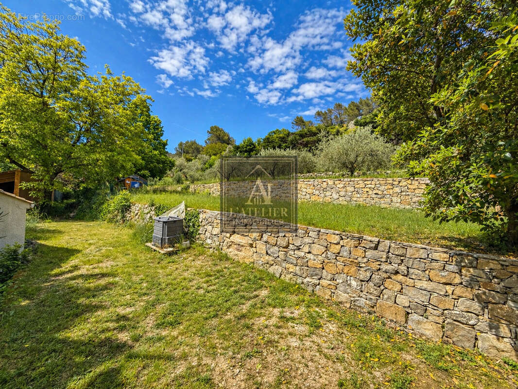 Maison avec dépendance, garages, atelier, piscine sur une parcelle de 7559 m2 - photo 6