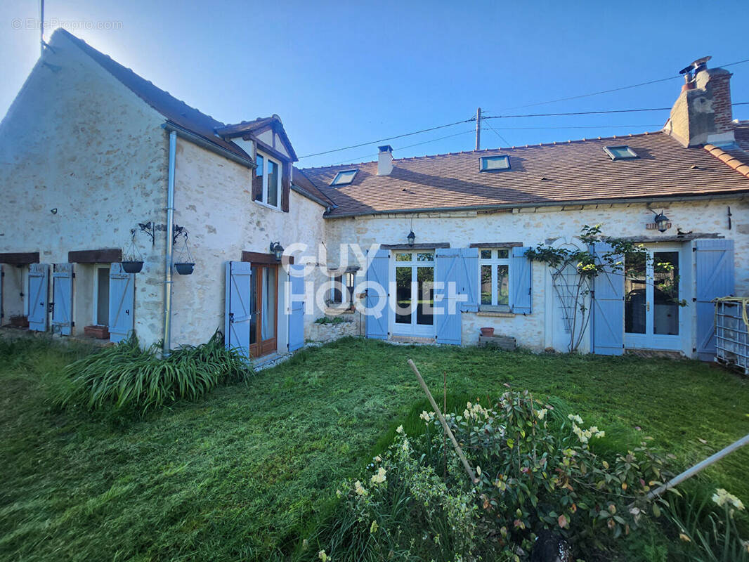 Maison à CHENOISE