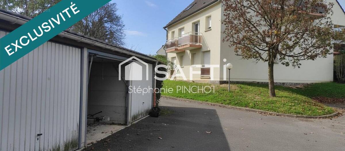 Photo 1 - Parking à SAINT-MARD