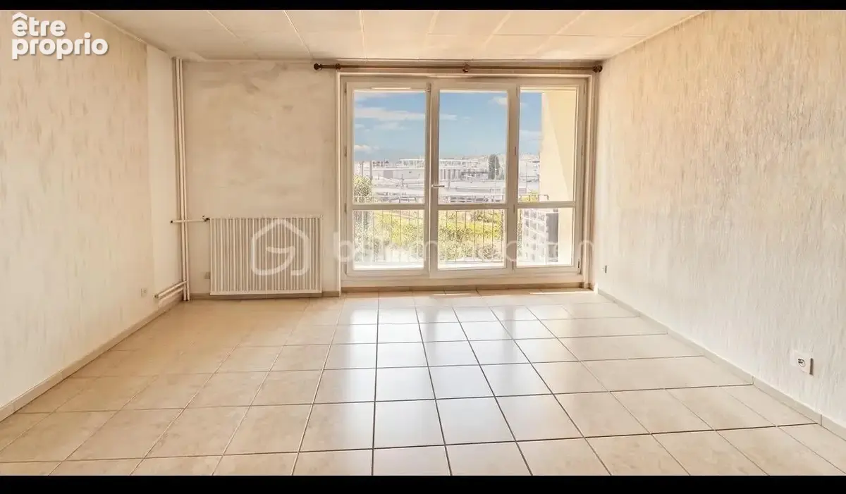 Rosny-sous-Bois (Bois-Perrier / Marnaudes) – Élégant 2 pièces baigné de lumière avec balcon, cave et parking couvert - photo 2