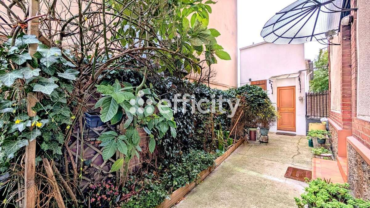 Appartement à COURBEVOIE