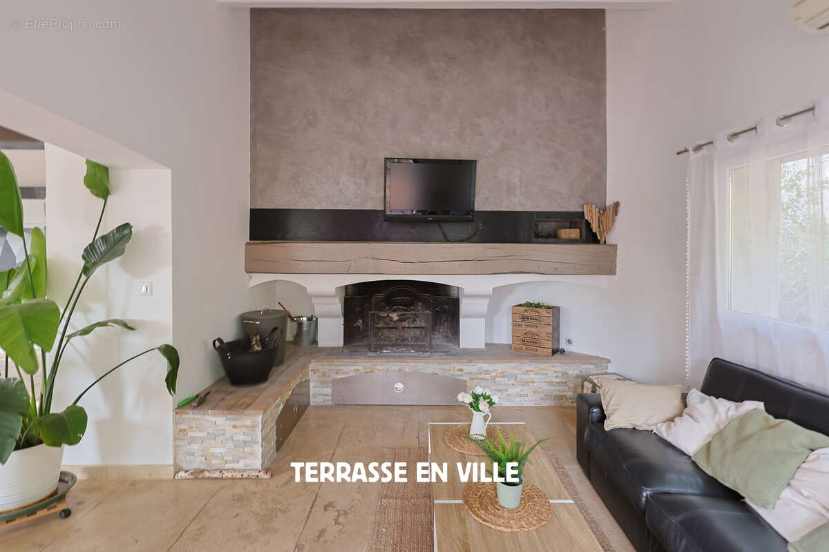 Toulon Ouest - Maison Familiale 230m2 - Parcelle 2000m2 - Piscine - Vue dégagée - 745 000€ - photo 11