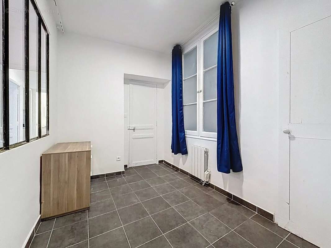 Appartement à MARSEILLE-1E
