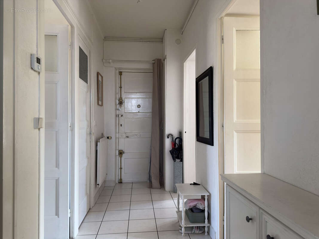 Appartement 83 m² à Albigny-Sur-Saone  - photo 8
