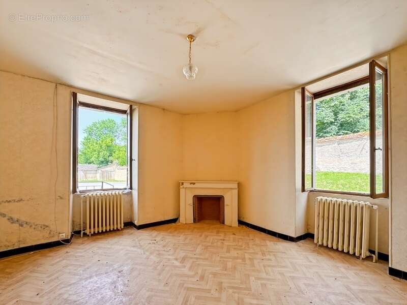 À vendre : Belle maison de caractère au cœur d'AUNAY EN BAZOIS (58) – Idéale pour investissement locatif ! - photo 5