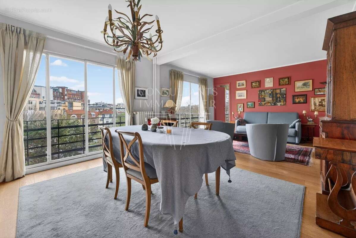 Appartement à NEUILLY-SUR-SEINE