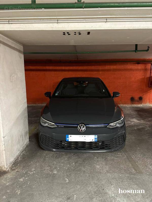 Parking à PARIS-3E
