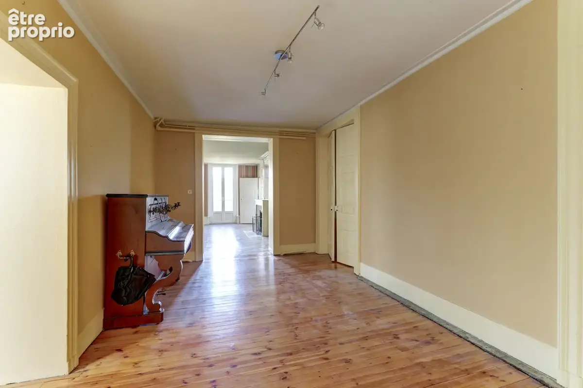 Grand appartement dans immeuble Ancien situé sur le plateau central avec charme - photo 10